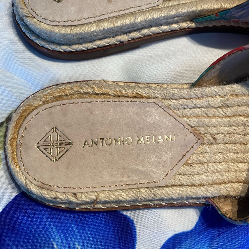 Antonio Melani Devin flower bow sandal - Picture 3 of 8